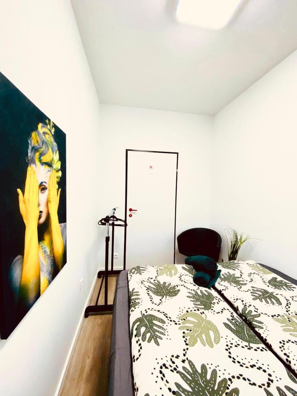 7 Bedroom Apt Shared 15 Mins To Schoenbrunn, Ideal For 15 P Appartement *